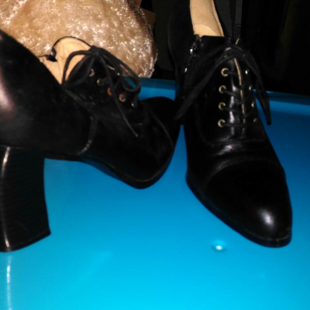 Black thick hill dress shoes perfect condition